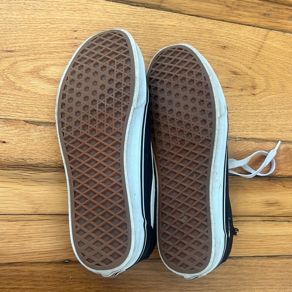 Vans - Picture 2 of 5